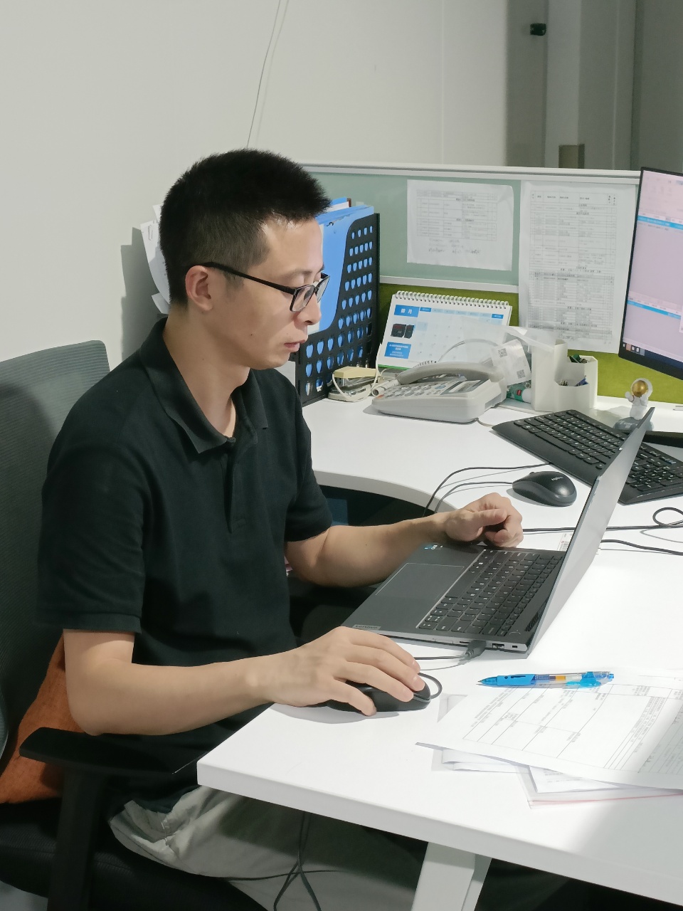 1770713447492078Y7R3.jpg 故事二 余工.jpg